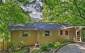 Mountain-View Maggie Valley House With Spacious Deck